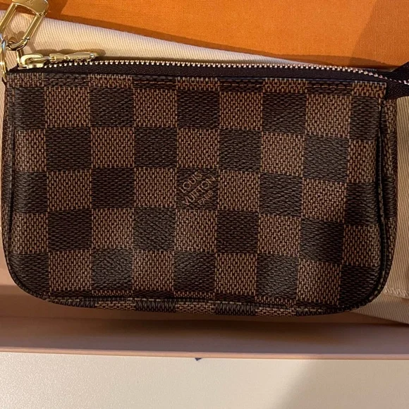 LOUIS VUITTON MINI POCHETTE ACCESSORIES *NEW IN BOX* - Picture 4 of 13